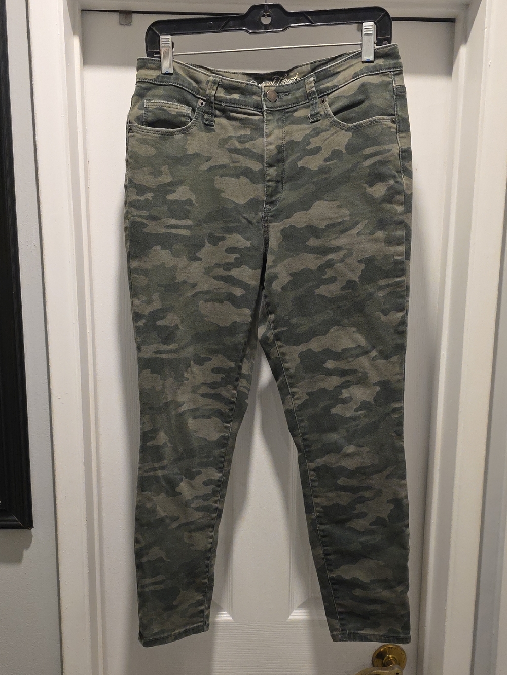 Universal Thread Green Camo Skinny Jeans